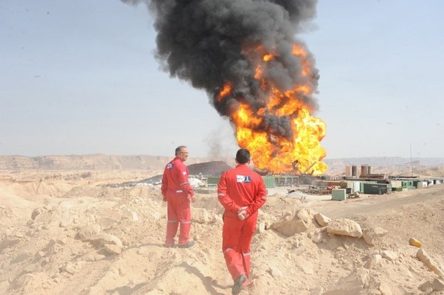 اظهارات زنگنه درباره مهار آتش چاه نفتی رگ سفید