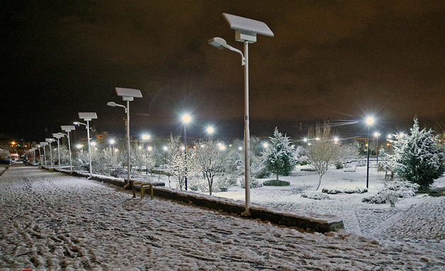 امشب تهران برف می‌بارد