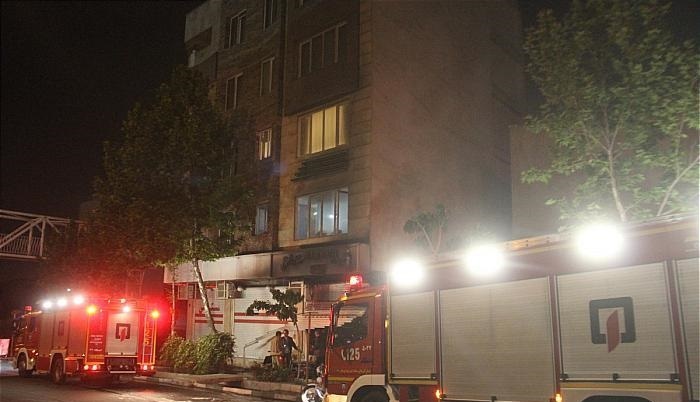  آتش‌سوزی آرایشگاه زنانه در خیابان آیت‌الله کاشانی +تصاویر