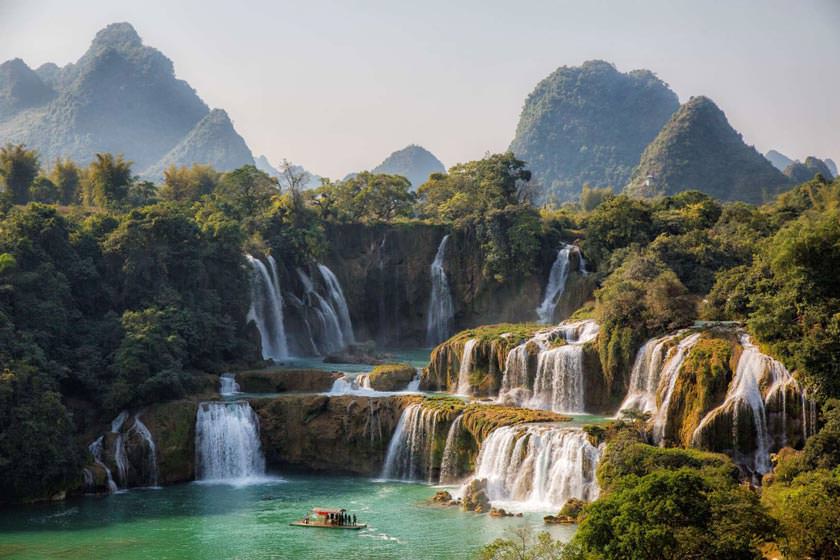 آبشار زیبا و طبیعت خاص و خیره کننده ویتنام + فیلم
