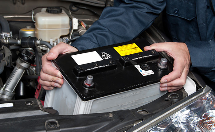چه زمانی باید باتری خودرو را عوض کرد؟