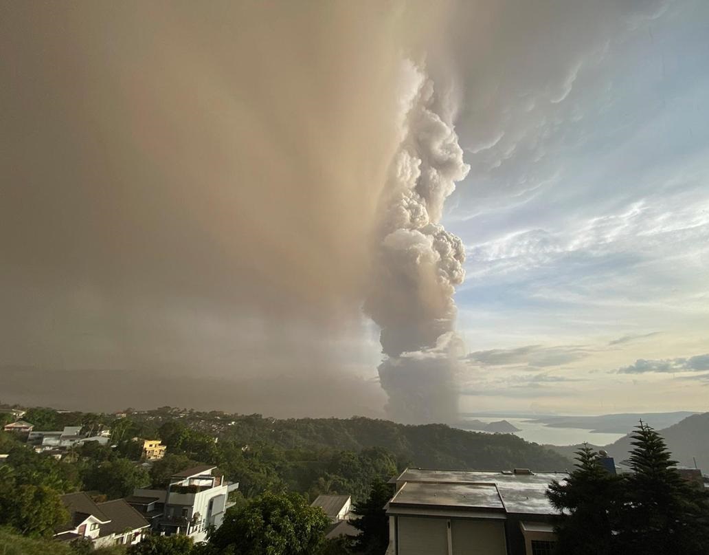 فوران شدید آتشفشان تال +عکس