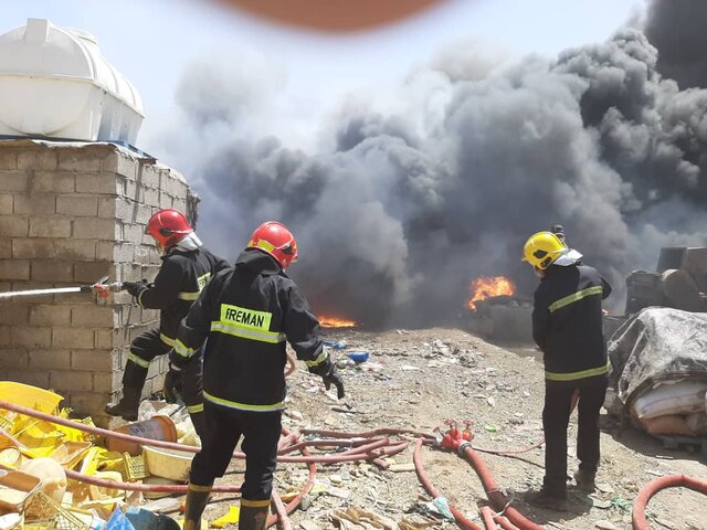 آتش‌سوزی گسترده در انبار ضایعات در اهواز