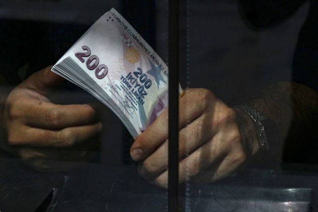 سقوط ارزش لیر ترکیه در برابر دلار آمریکا