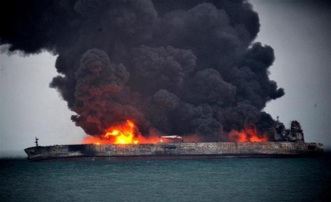  عملیات اطفا حریق نفتکش ایرانی متوقف شد