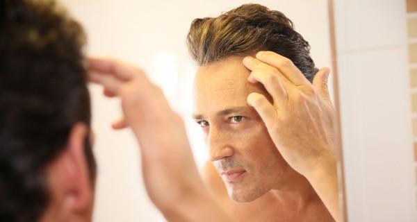 5 علامتی که می‌گویند موهایتان را زیاد می‌شویید