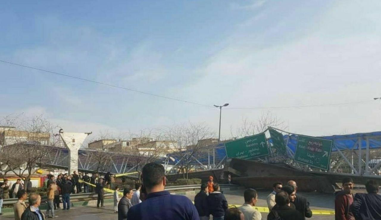 یک پل عابر پیاده در مشهد سقوط کرد