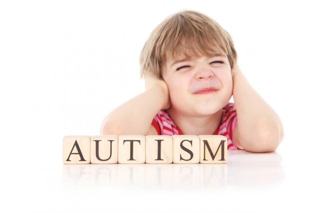 نشانه اوتیسم در نوزادانی که کاهش ارتباطات اجتماعی دارند