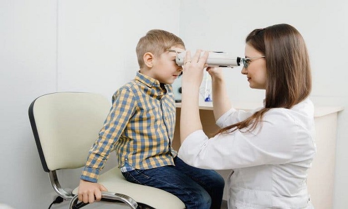 علائم سرطان چشم در کودکان
