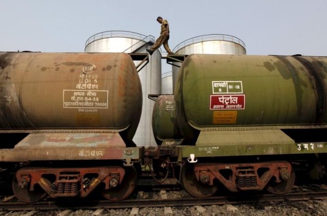 هند به دنبال جذب سرمایه‌گذاری خارجی برای ساخت ذخایر نفتی است