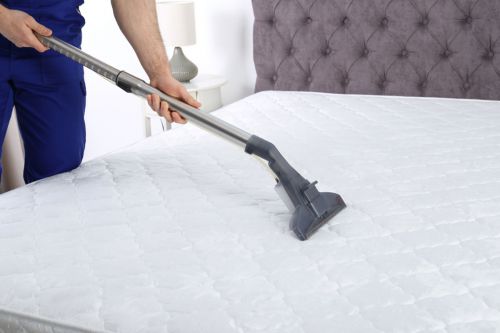 اسرار خانه داری؛  بهترین روش تمیز کردن و شستن تشک تخت خواب در خانه