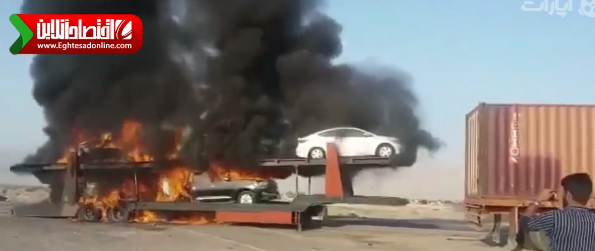 آتش گرفتن تریلی حامل خودروهای لوکس در جاده بندر عباس +فیلم 
