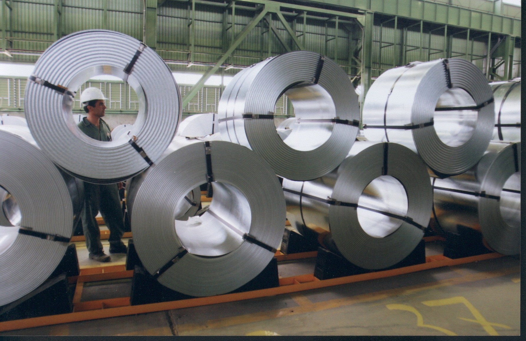 رقابت سخت ورق‌های فولادی در تالار صنعتی/ شمش (فخوز) صدرنشین معاملات شد
