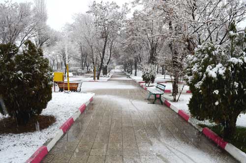  برف مدارس شیفت صبح زنجان را تعطیل کرد
