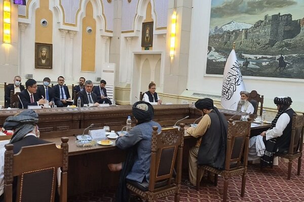 دیدار نخست وزیر طالبان با نمایندگان روسیه، چین و پاکستان
