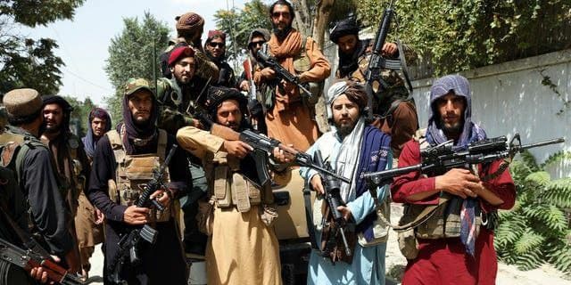 طالبان افرادی که با آمریکا همکاری داشته اند را دار می زنند