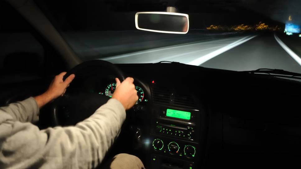  ۱۰ توصیه برای رانندگی بهتر در شب 