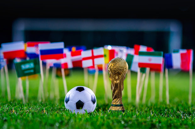 مقامات انگلیسی گرفتار در چاهی که برای جام جهانی کندند