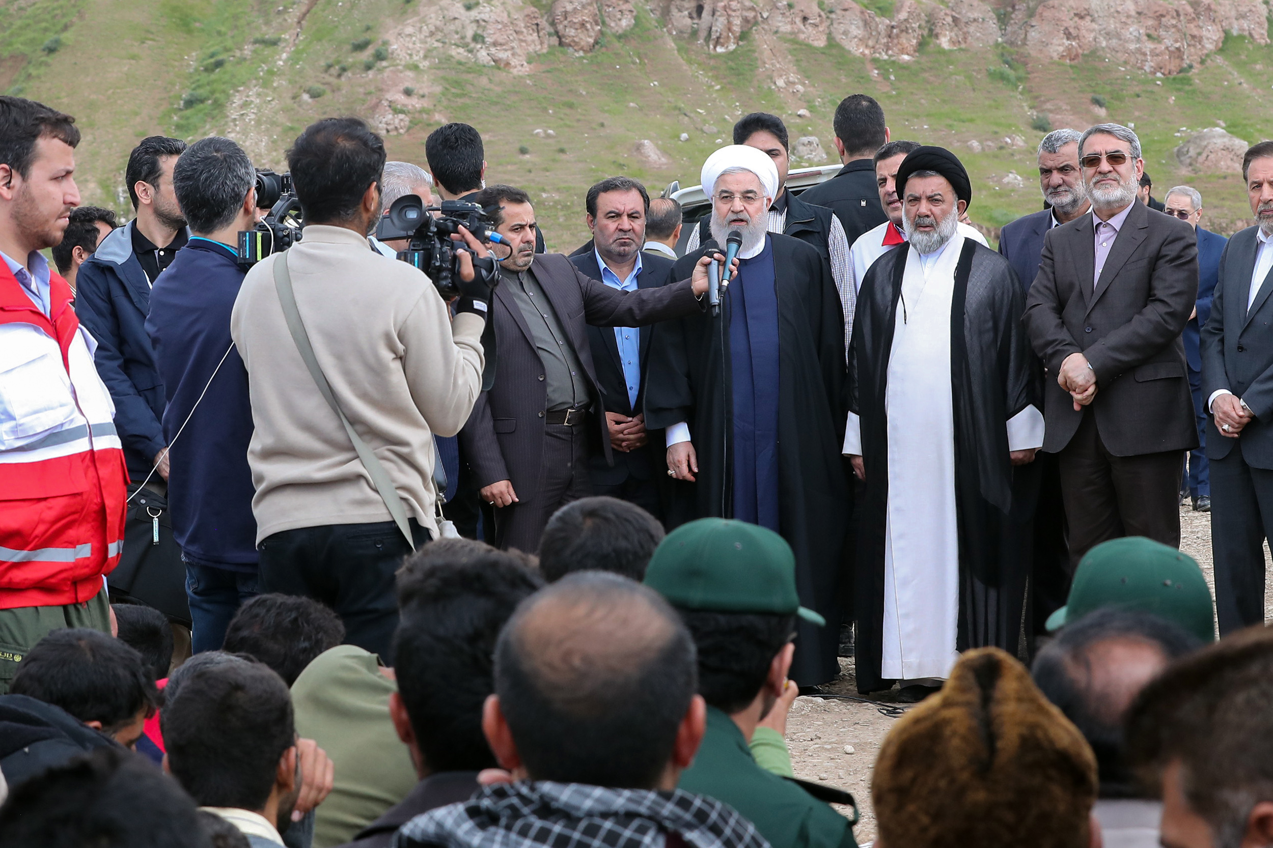 روحانی: روستای چم‌مهر را زیباتر و مستحکم‌تر خواهیم ساخت
