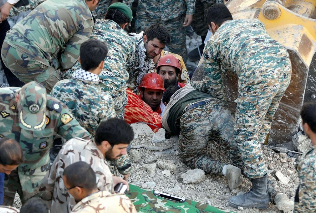 افزایش تلفات زلزله استان کرمانشاه به ۴۳۷نفر