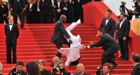 سقوط جیسون درولو از پله‌ها در مراسم تحلیف +عکس