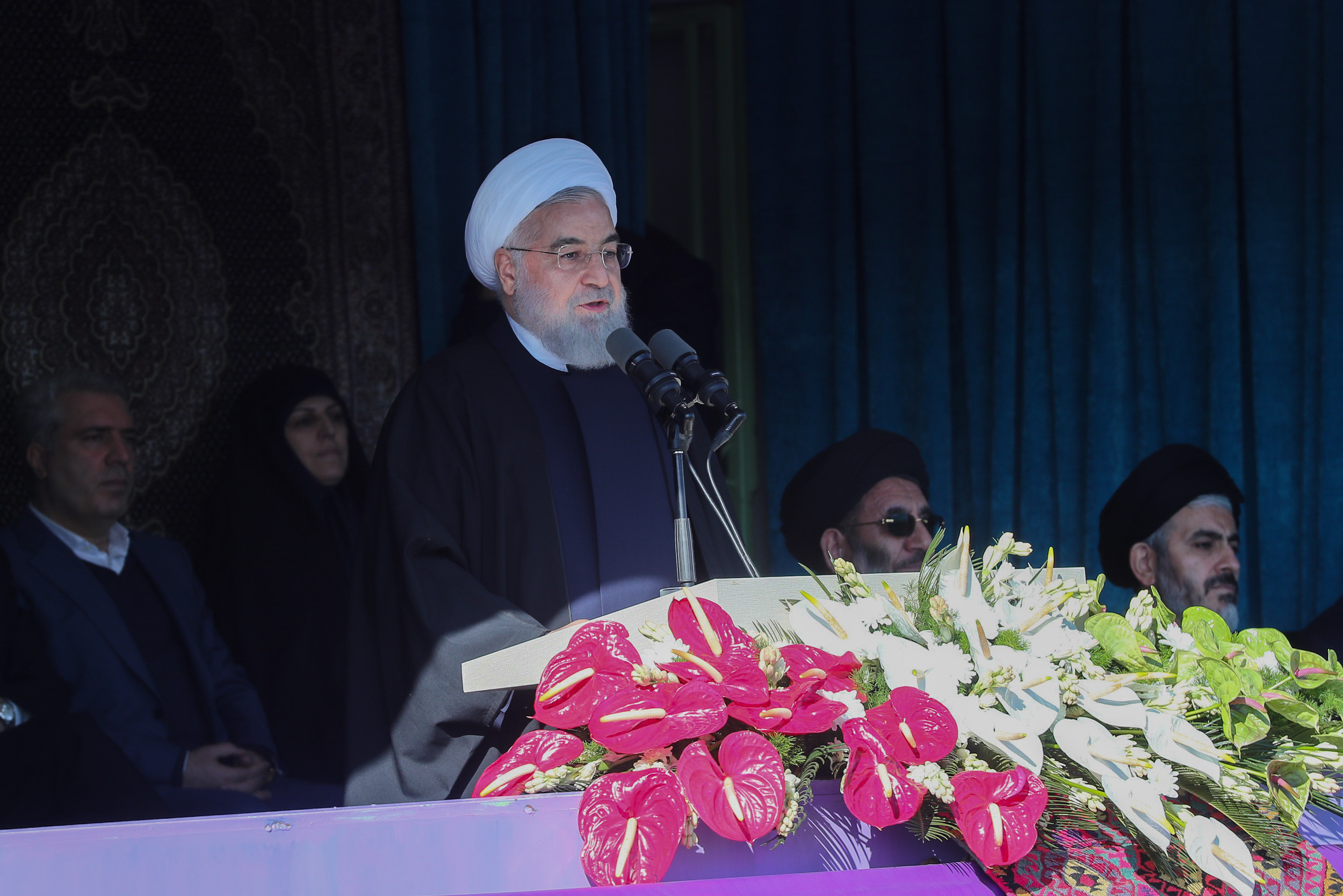 روحانی: ایران در برابر هیچ قدرتی سر فرود نمی‌آورد/ ما نفت‌مان را خواهیم فروخت