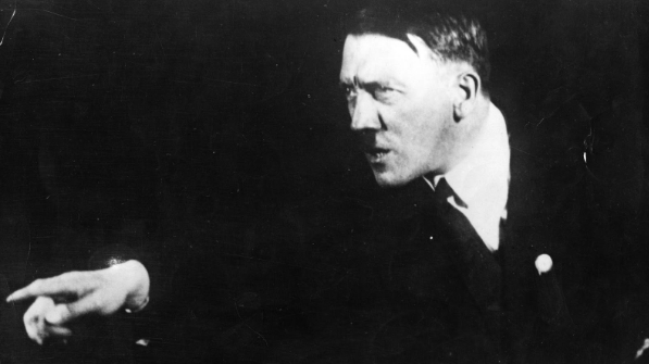 روش عجیب هیتلر برای آمادگی سخنرانی‌های بزرگ +تصاویر