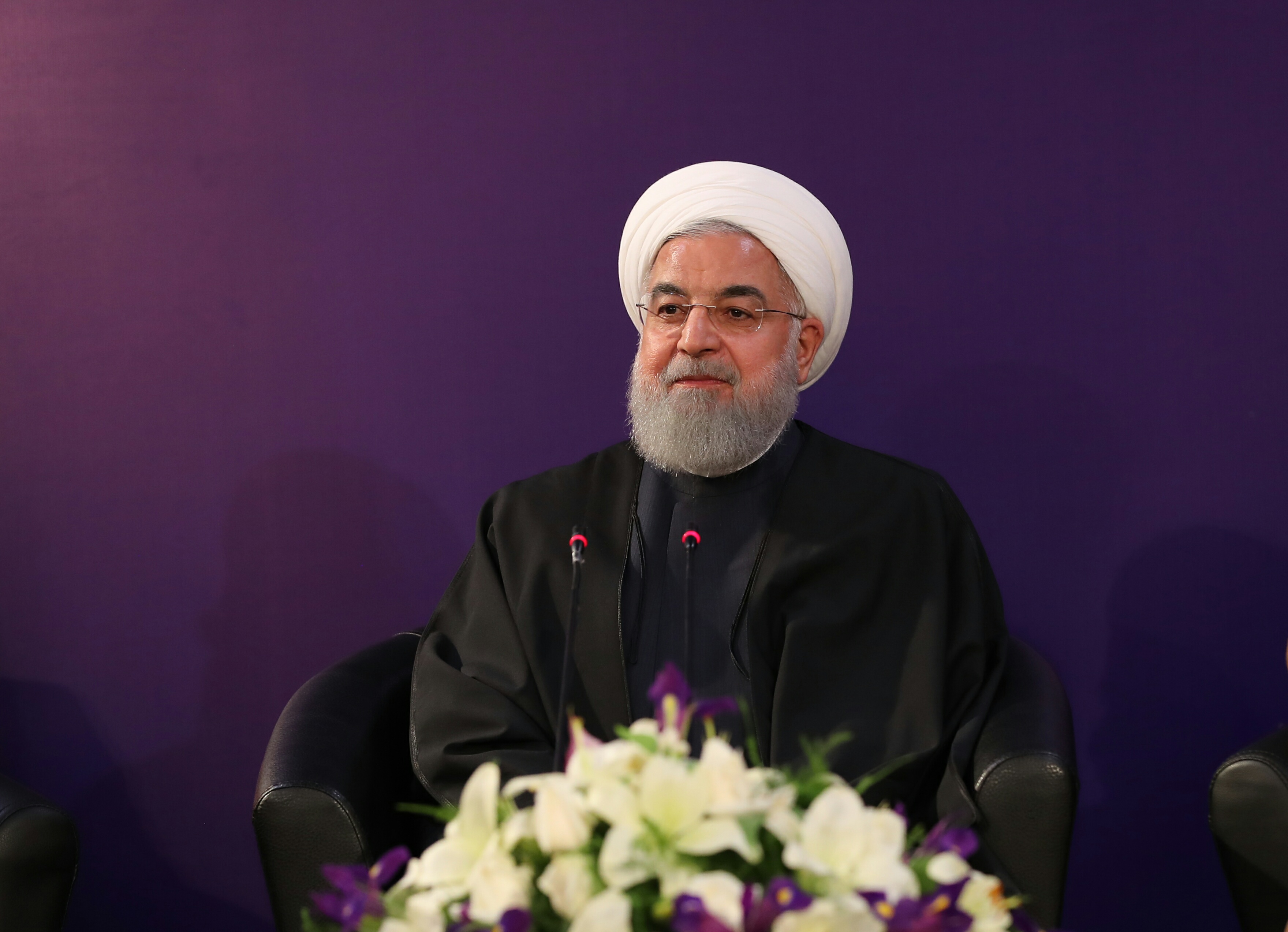 روحانی: قیمت حامل‌های انرژی افزایش نمی‌یابد/ در بودجه۹۸ کالاهای اساسی با ارز۴۲۰۰ تامین می‌شود