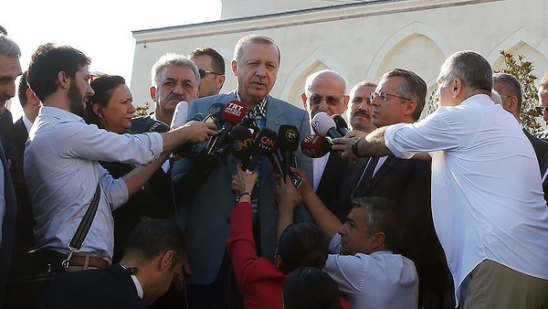 اردوغان در مراسم عید فطر غش کرد!