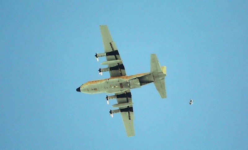 پرتاب بمب از هواپیمای ترابری هرکولس ارتش +عکس