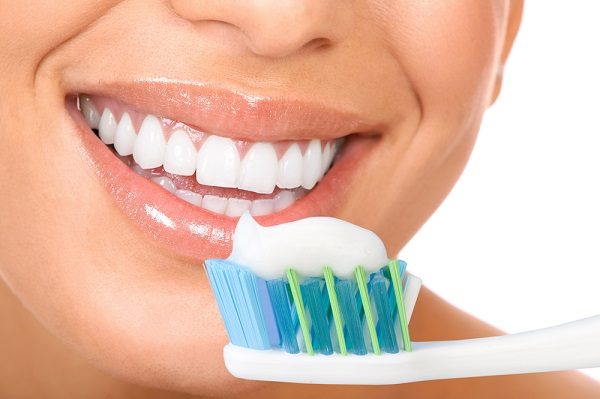 این اشتباهات در مسواک زدن دندان هایتان را خراب می کند