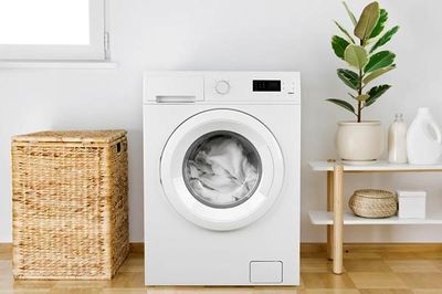 چطور بوی بد لباسشویی را از ببین ببریم؟ + دلیل و راه حل رفع بوی بد ماشین لباسشویی