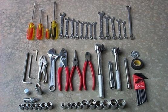 ابزار و قطعات یدکی که باید در سفر همراه داشته باشید 