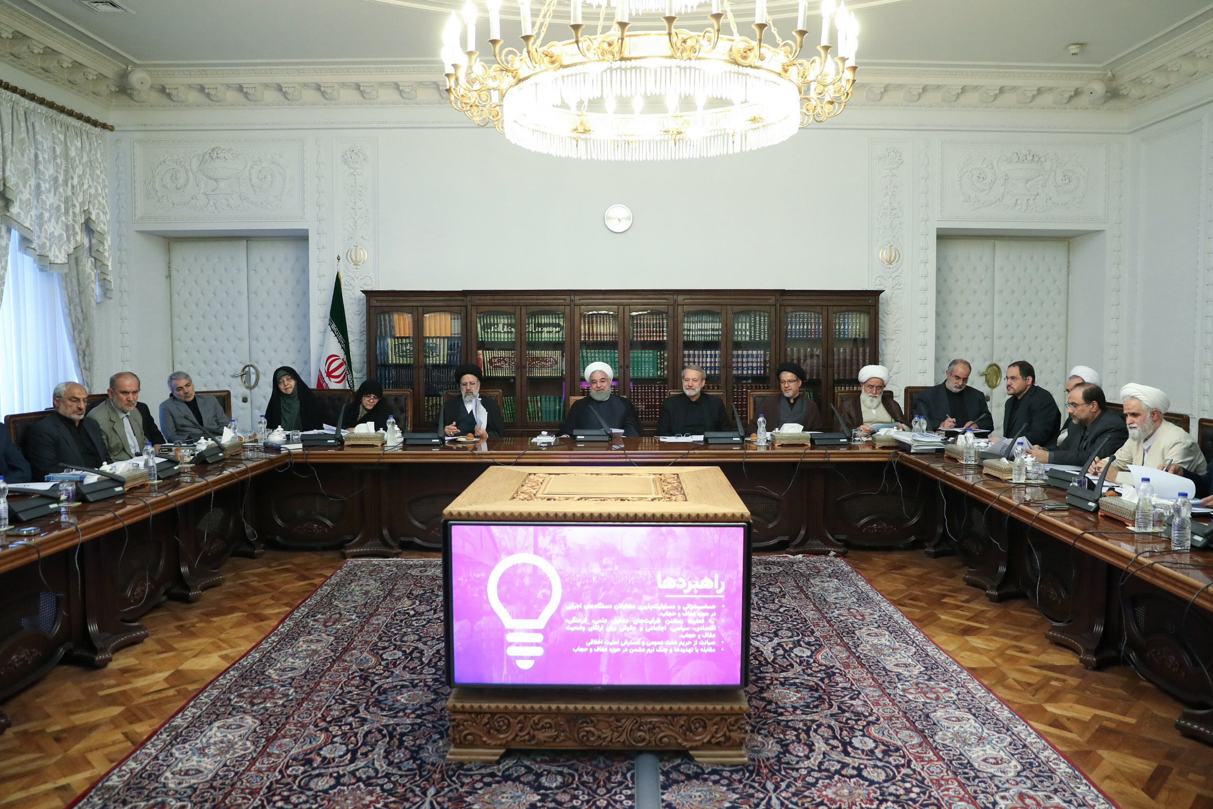 جزئیات سند اجرایی حجاب و عفاف تصویب شد/ خیر مقدم رئیس‌جمهور به وزیر جدید آموزش‌وپرورش