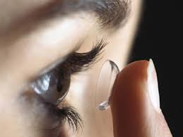 عامل عفونت قرنیه در استفاده‌کنندگان لنزهای تماسی