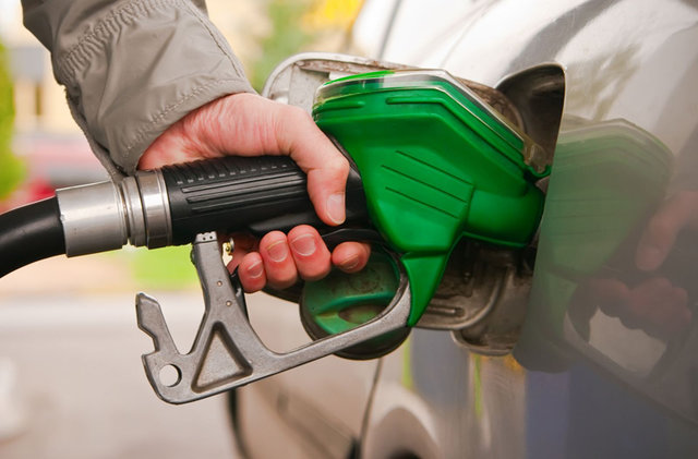  شایعه توقف فروش بنزین در تهران تکذیب شد