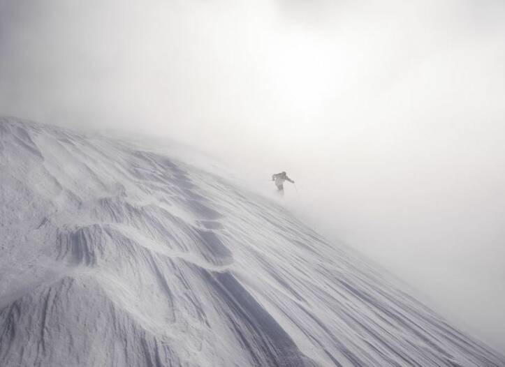 نقاشی باد بر روی برف +عکس