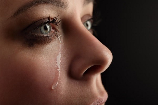 چرا انسان ها گریه می‌کنند؟