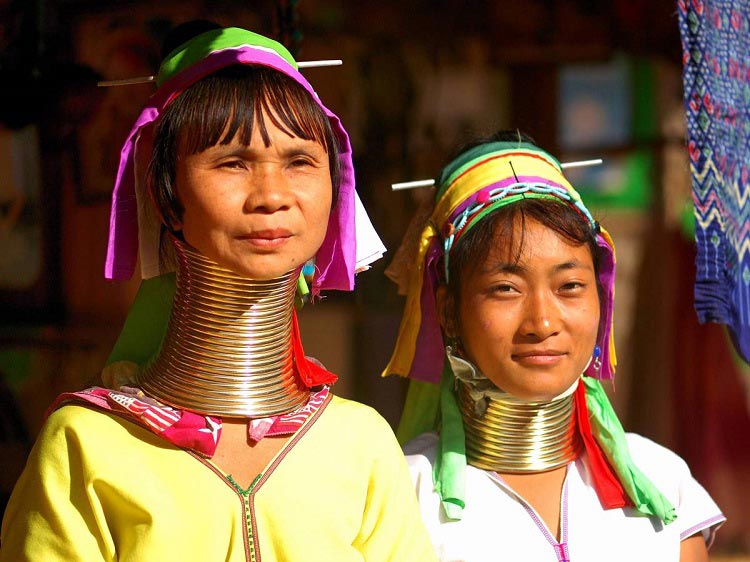 قبیله گردن درازها در تایلند + فیلم