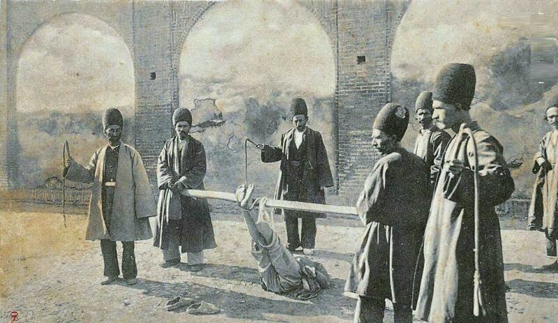 فلک‌کردن یک دزد در دوره قاجار +عکس