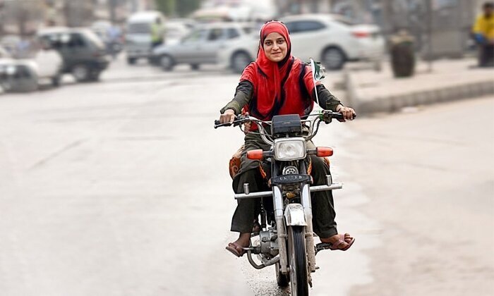 زنان مشتری جدید موتورهای برقی / افزایش موتورسواری زنان در شهرهای بزرگ