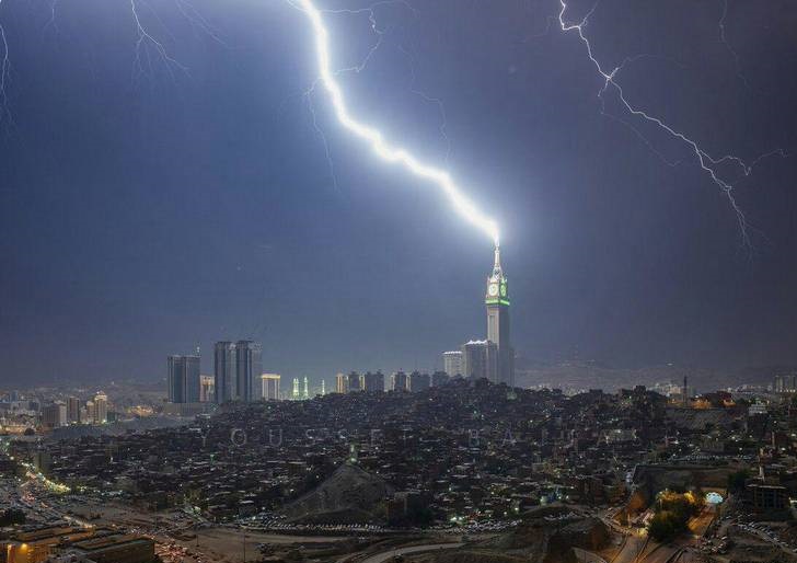 اصابت صاعقه به برج ساعت مکه +تصاویر