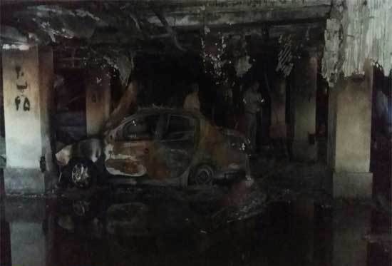 
آتش گرفتن 20 خودرو یک مجتمع مسکونی در تهران +عکس
