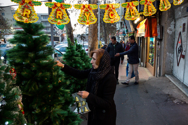 شهروندان مسیحی در شب کریسمس از کاج مصنوعی استفاده کنند