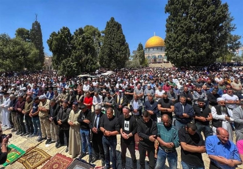 نماز جمعه در مسجدالاقصی با حضور ۶۰ هزار فلسطینی برگزار شد