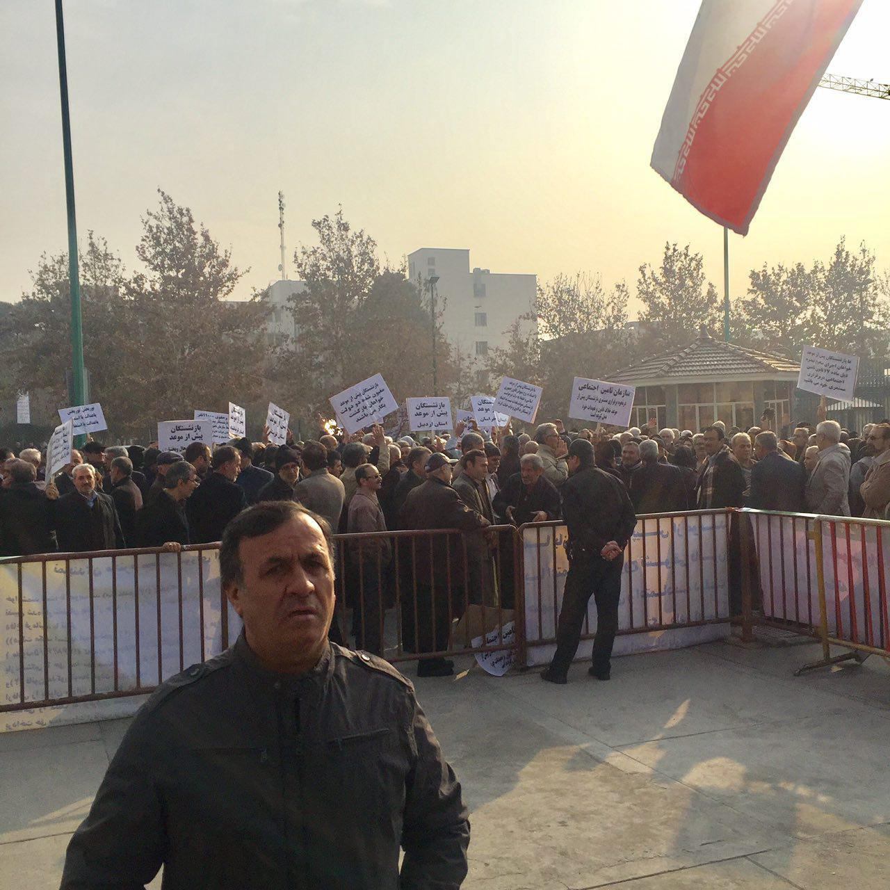 تجمع بازنشستگان تامین اجتماعی مقابل مجلس