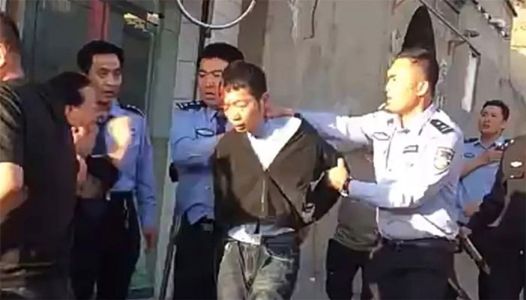 حمله با خودرو به دانش آموزان چینی