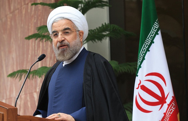 روحانی: نیروهای مسلح محبوب مردم هستند