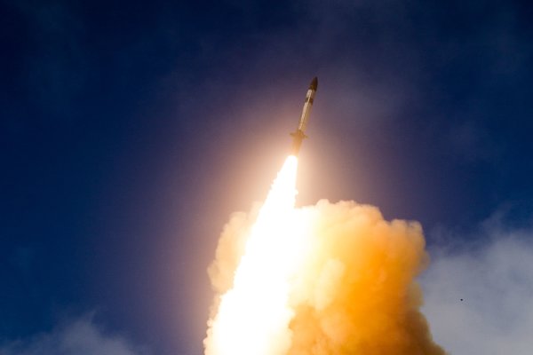 آمریکا موشکی با قابلیت حمل کلاهک هسته‌ای آزمایش کرد