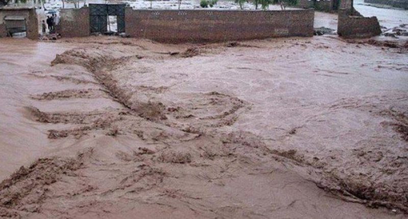 لرستان در محاصره آب/ سیلاب لرستان در حال رسیدن به خوزستان است